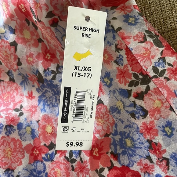 Soft floral mini skirt - Picture 3 of 4